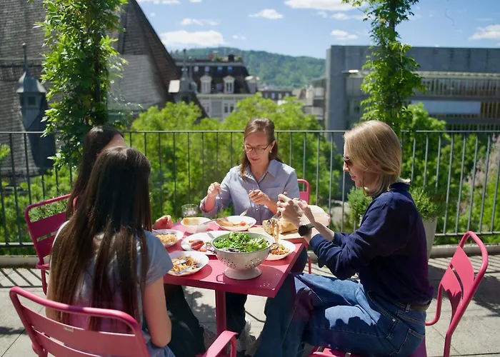 Josephine'S Guesthouse - Women Only With Rooftop And Community Area